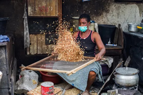 Bean-seller-in-Lagos-Nigeria-Photo-Temilade-Adelaja-via-Communication-for-Development-Ltd