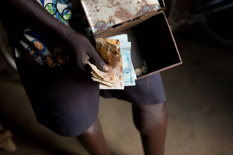 Smallholder-Uganda-cash-Photo-Allison-Shelley